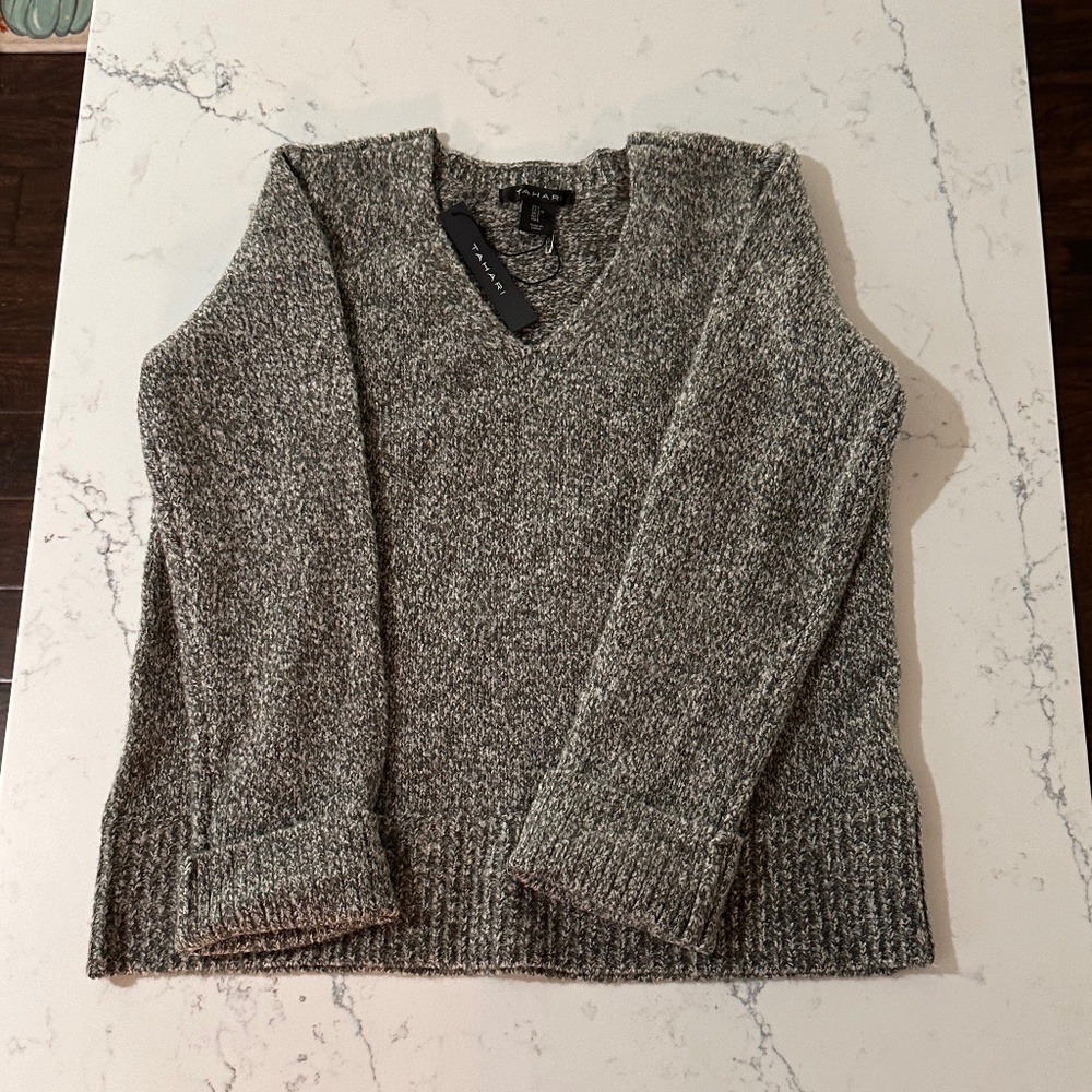 NWT! Tahari V-Neck Sweater, L